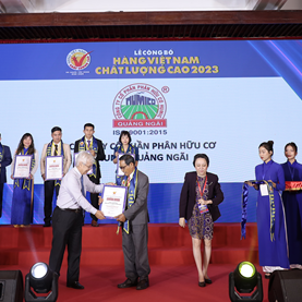 Công ty CP phân hữu cơ Humic Quảng Ngãi tiếp tục giữ vững danh hiệu "Hàng Việt Nam chất lượng cao năm 2023”