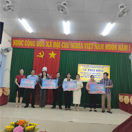 CÔNG TY CP PHÂN HỮU CƠ HUMIC QUẢNG NGÃI HỖ TRỢ PHƯỜNG QUẢNG PHÚ - TP QUẢNG NGÃI XÓA NHÀ TẠM, NHÀ DỘT NÁT.
